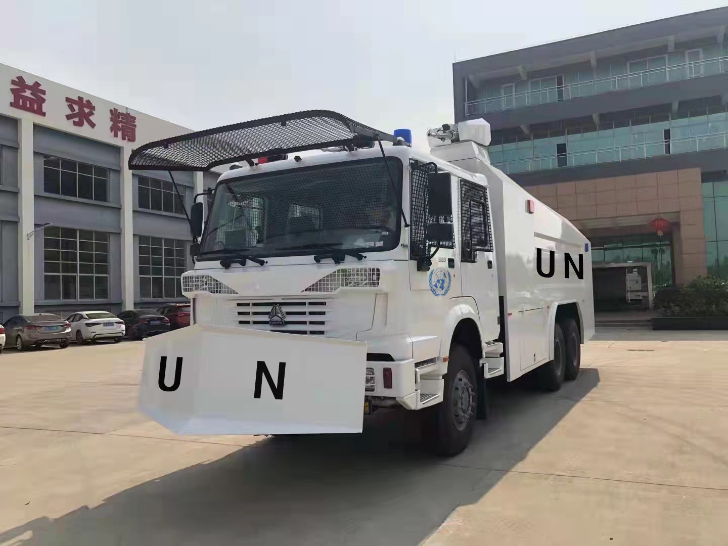 Anti-riot water cannon vehicle